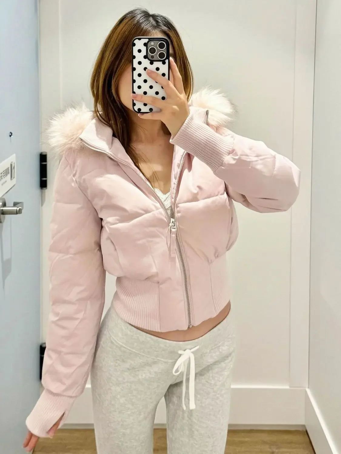 New Women's Short Down Jacket Faux Fur Trim Hooded Zipper Front Pleated Waist Long Sleeve Winter Warm Slim Fit Padded Jacket