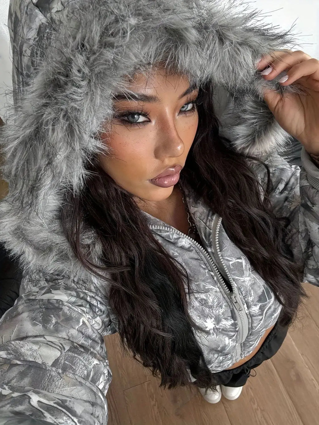 New Women's Short Down Jacket Faux Fur Trim Hooded Zipper Front Pleated Waist Long Sleeve Winter Warm Slim Fit Padded Jacket